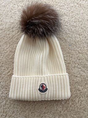 💯 authentic ❤️ Moncler  Cream Ribbed Knit Beanie with Brown Pom. Like new